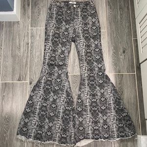 ❌SOLD❌Free People snakeskin flares